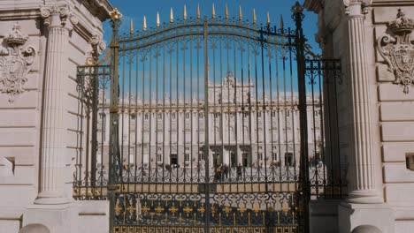 the royal palace in madrid called palacio real