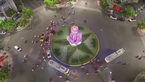 drone vista círculo de tráfico nga sau en la ciudad de nha trang, provincia de khanh hoa, vietnam central