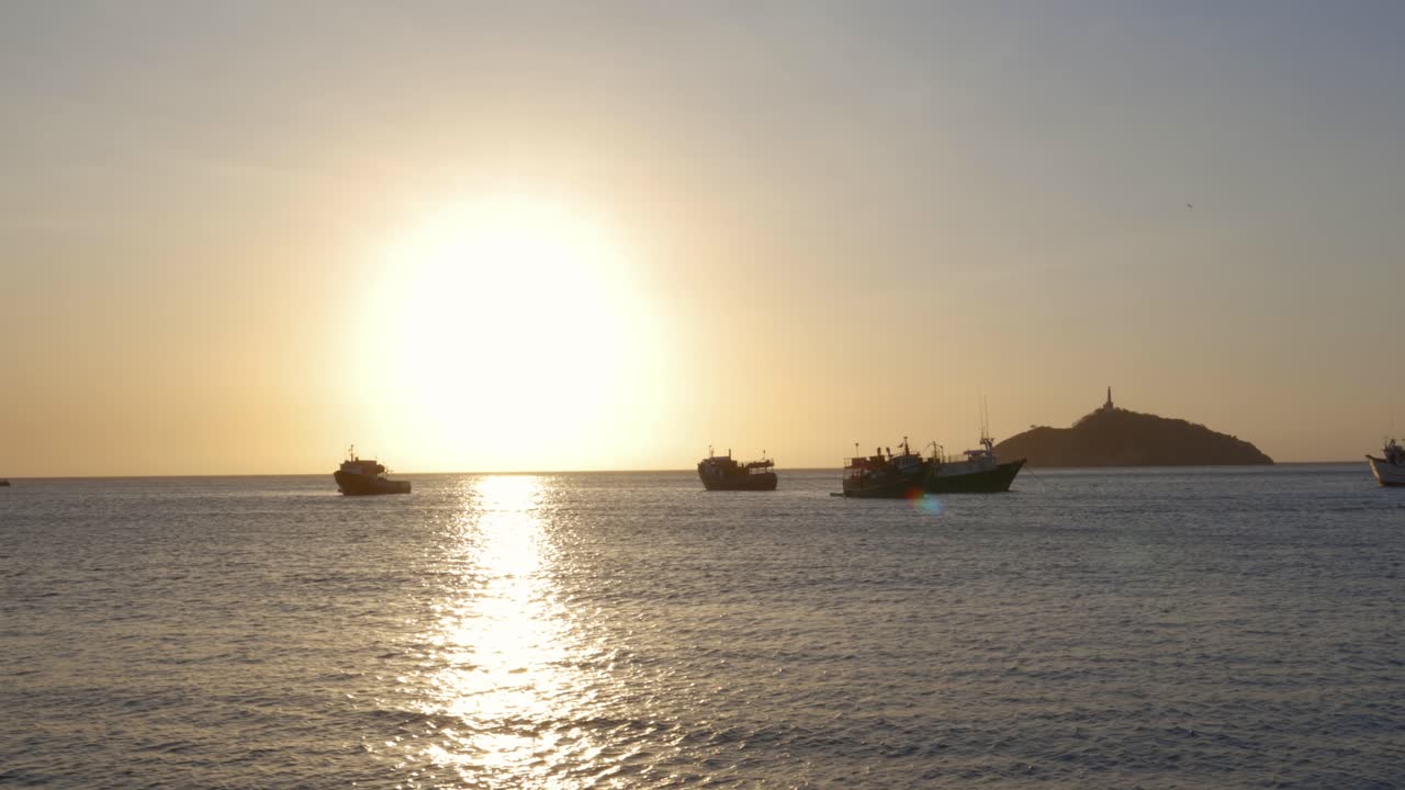 일몰 카리브 해 산타 마르타 콜롬비아 만 태양 광선 반사 물