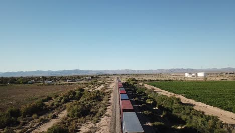 tren de carga se detuvo en la ciudad del desierto
