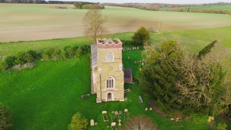 Luftaufnahmen-Einer-Drohne-Von-Einem-Kleinen-Dorf-Namens-Burwell-In-Lincolnshire-Im-Vereinigten-Königreich