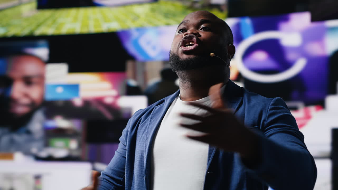 African american host at digital event engages the audience with insights