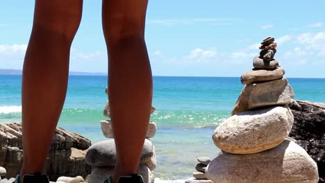 Rock-Towers-being-stacked-on-the-beach