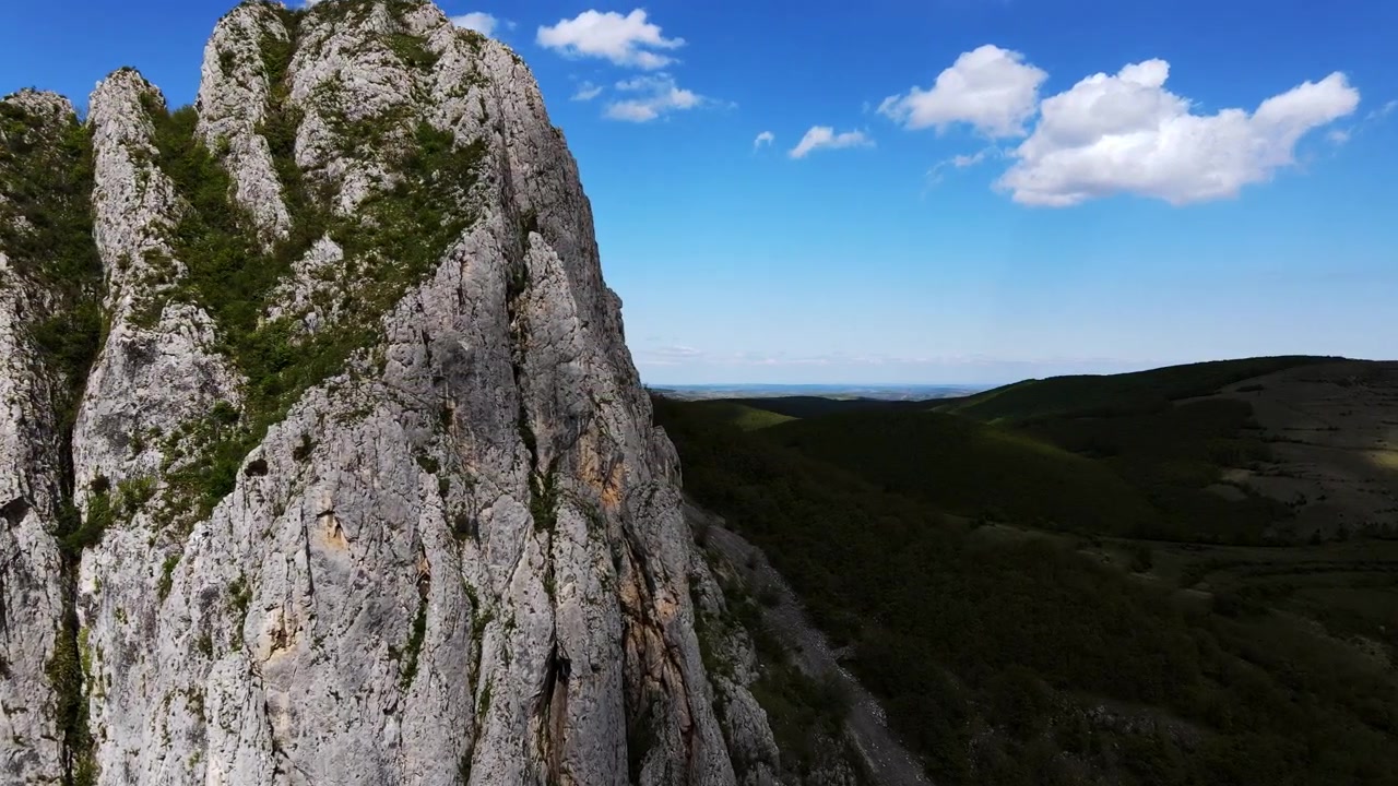 Góra na kolorowym niebie 5