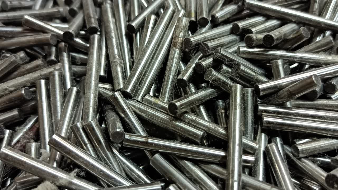 pequeñas piezas cilíndricas de hierro