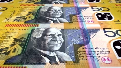 billetes de cincuenta dólares australianos rodando en la pantalla, dinero en efectivo, bucle