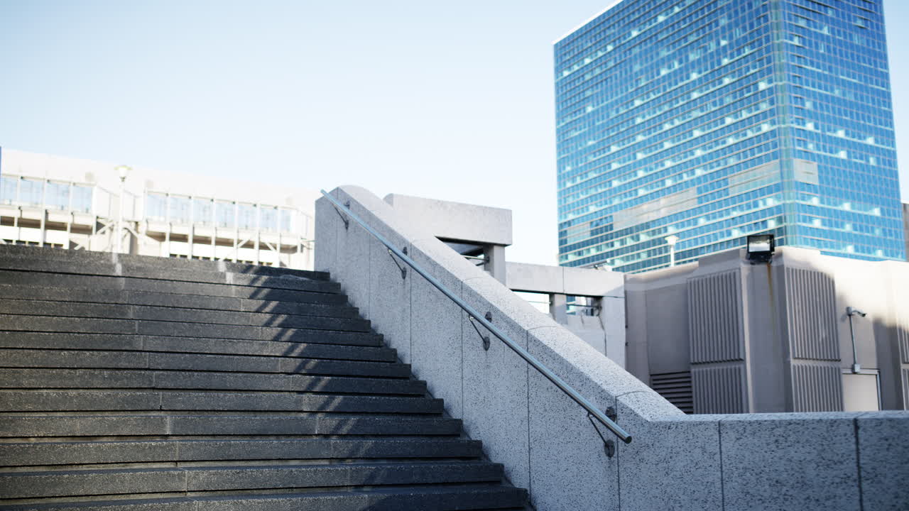 함께 새로운 고도에 도달하는 것