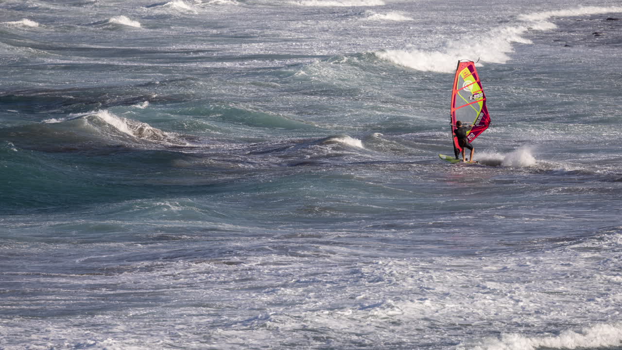 surfistas de viento en pozo izquierdo, gran canaria