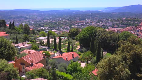 Una-Bonita-Ciudad-Medieval-En-La-Provenza-Francia-1