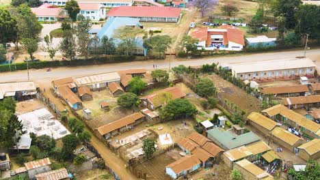 una vista aérea de loitokitok, un barrio pobre de los suburbios de nairobi, en kenia.