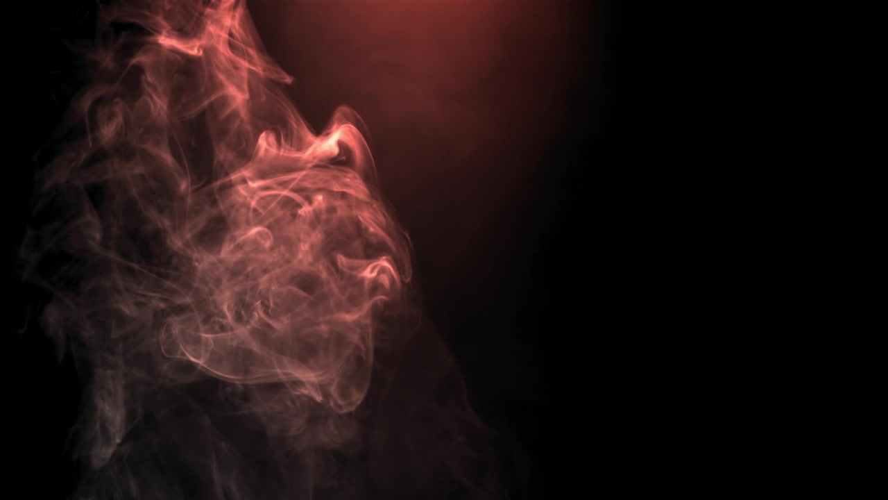 Fumo rosso intenso che turbina su sfondo nero