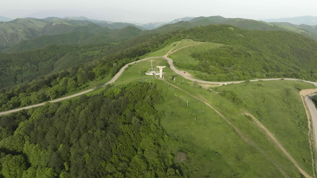 디고리 기념물의 공중 촬영과 그 주변의 숨막히는 풍경