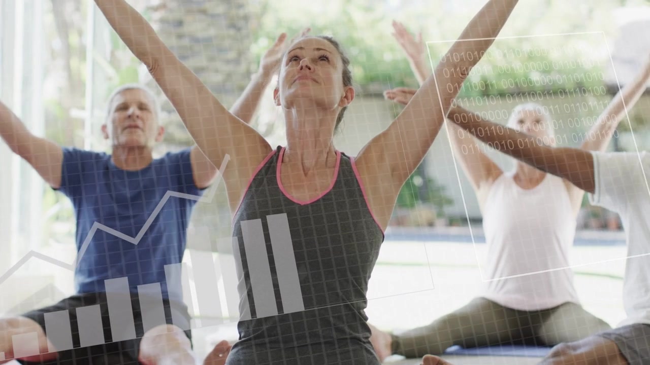 Istruttore che dà indicazioni al gruppo, guidando l'alzata delle braccia per un esercizio di stretching, con grafici animati che si alzano insieme alle braccia.