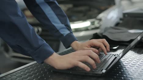 mechanic using laptop for car diagnostics