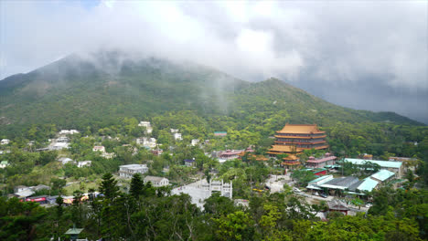 templo de po lin de lapso de tiempo en el pueblo de nong ping, hong kong