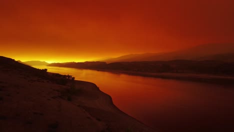 Humo-De-Fuego-De-Montaña-Sobre-El-Lago-Horsetooth-En-Fort-Collins