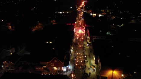 Bonfire-Night-street-parade-through-Sussex,-England