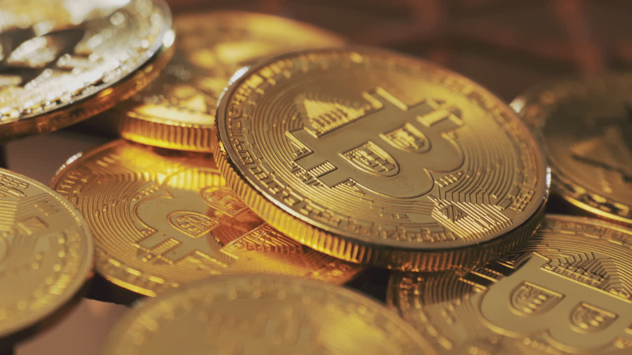 monedas doradas de bitcoin