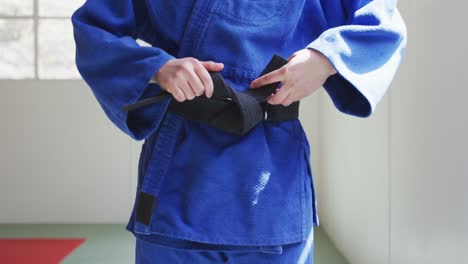 judoka tightening the black belt