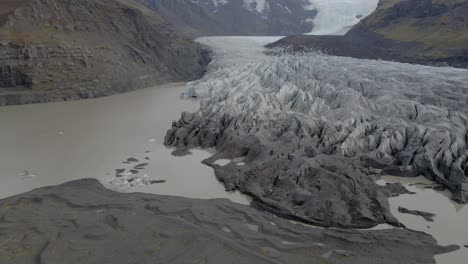 el final de la lengua del glaciar svinafellsjokull en islandia