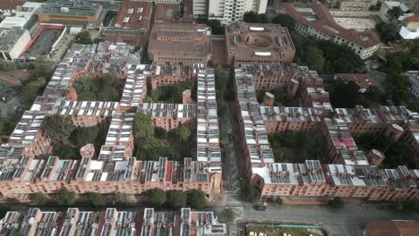 Un-Barrio-Residencial-Con-Bloques-De-Apartamentos-De-Gran-Altura