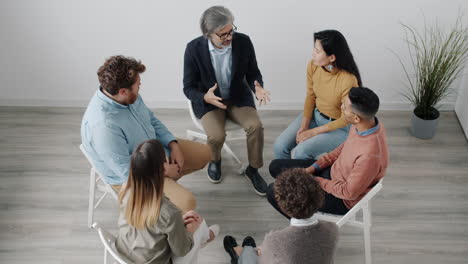 sesión de terapia en grupo
