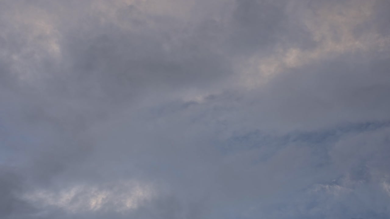 하늘에서 움직이는 구름의 시간 흐름, 자연의 아름다움