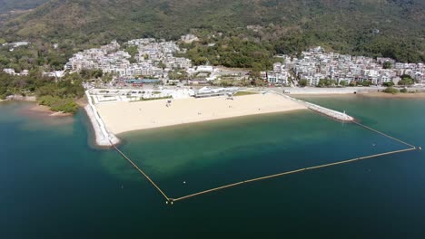 vista aérea de la costa de hong kong lung mei tsuen, incluida una extensión de playa artificial