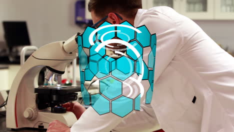 animación de telescopios que giran sobre un científico masculino usando un microscopio