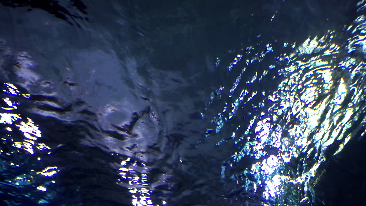 rodaje cinematográfico en el gran mar espectáculo de aguas profundas el sol pasa a través