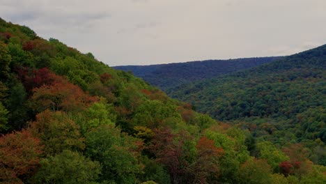 Beautiful-aerial-drone-video-footage-of-the-Appalachian-Mountains-in-the-USA-during-fall