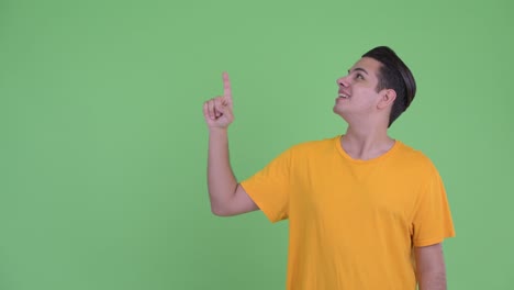 joven, guapo y multiétnico