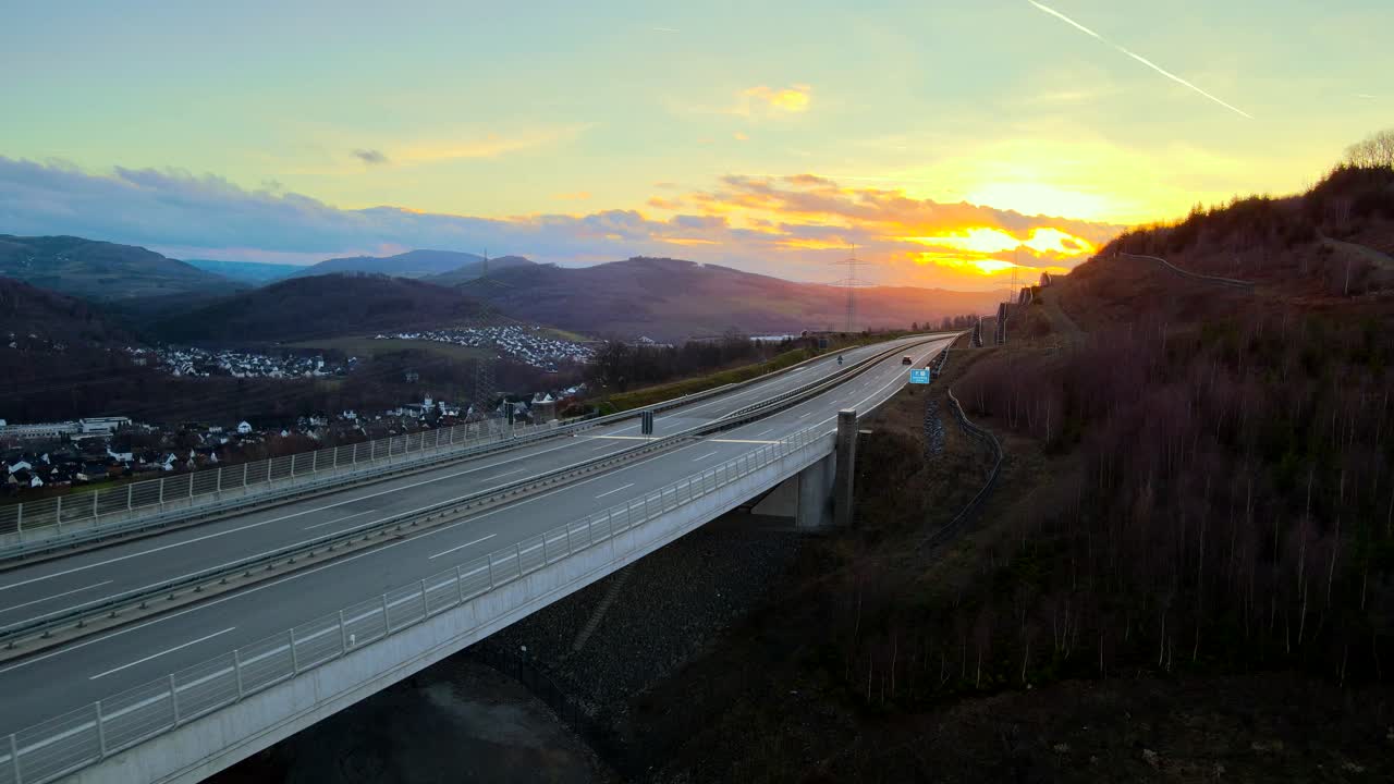 석양의 다리:골든 아워 동안 북 라인 베스트팔렌의 talbrücke nuttlar 아우토반 다리
