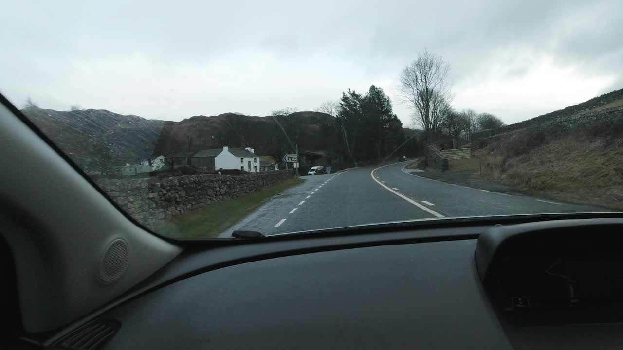 시골을 지나가는 것