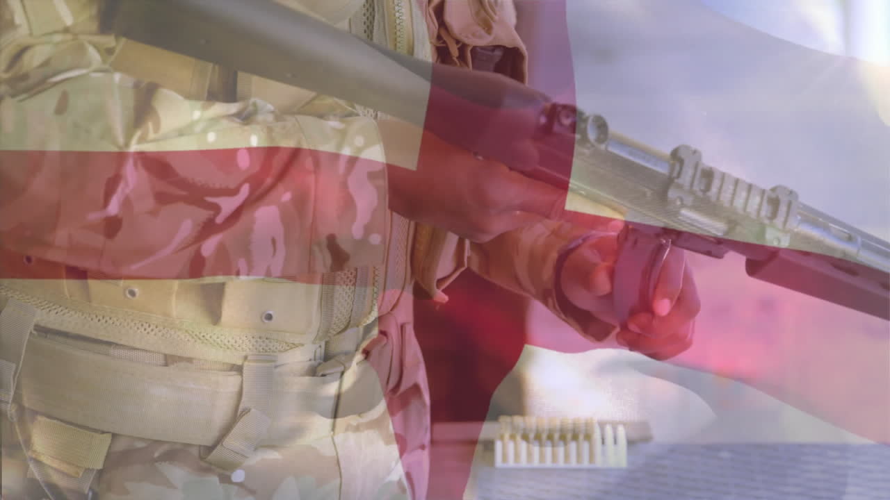 총을 들고 있는 아프리카계 미국인 군인 위에 있는 잉글랜드의 발의 애니메이션