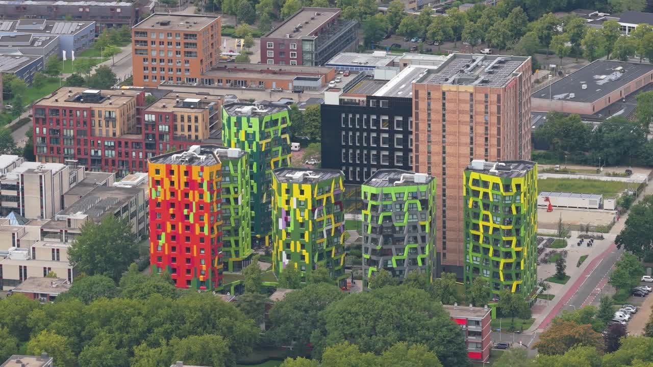 Panorama aereo di un moderno complesso residenziale di appartamenti nella città di Utrecht, Olanda.