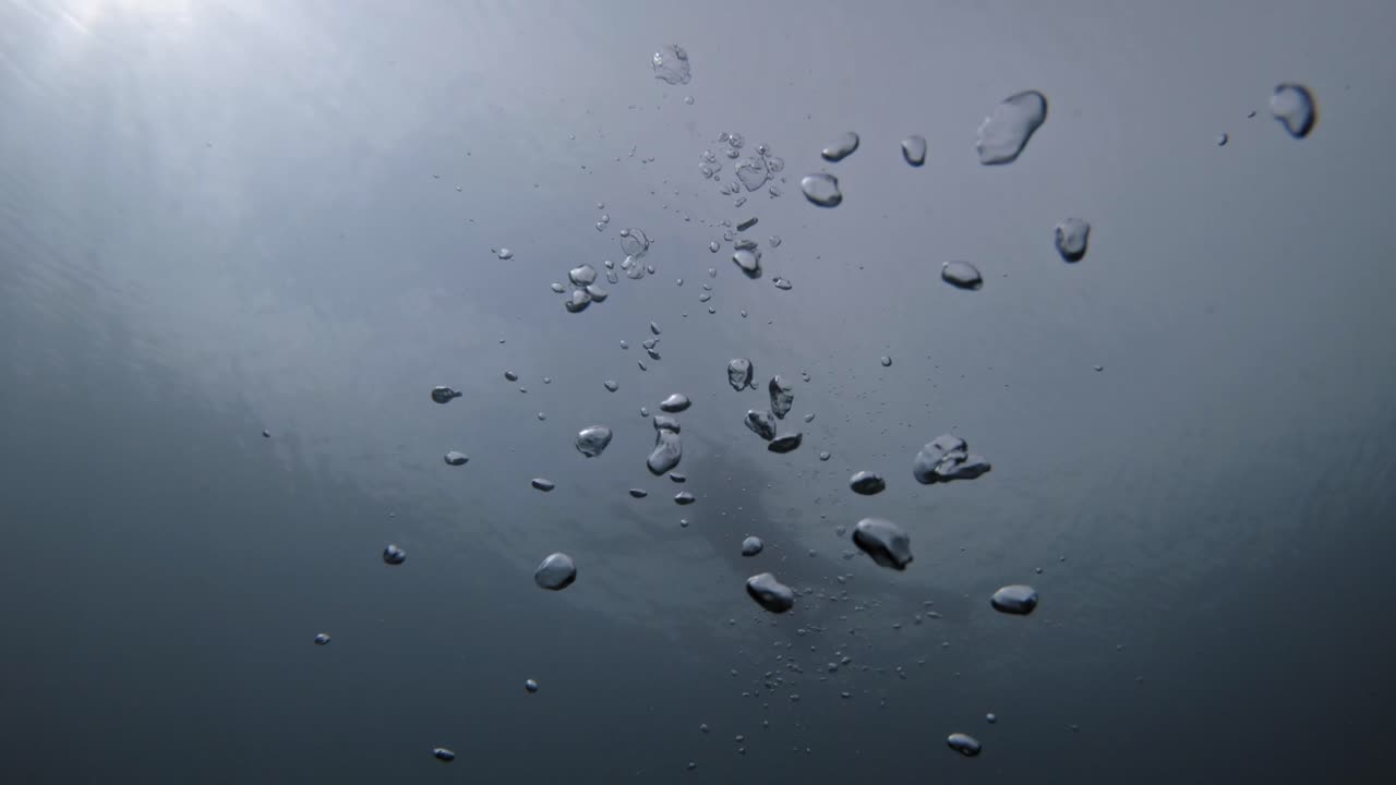 태국 코크라단의 파도를 즐기는 관광객 - 수중