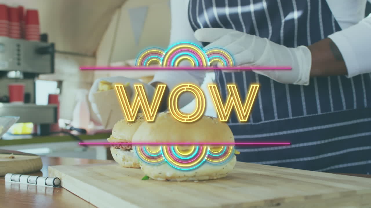 Animasjon av teksten 'Wow' i gul neon over en afroamerikansk mannlig matselger som tilbereder mat.