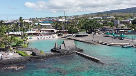 Low-panning-aerial-shot-of-the-historic-Kamakahonu-House,-ancestral-home-of-King-Kamehameha-I-in-Kailua-Kona,-Hawai'i