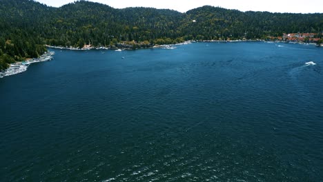 Gliding-over-Lake-Arrowhead-on-summer's-day,-beautiful-panoramic-view