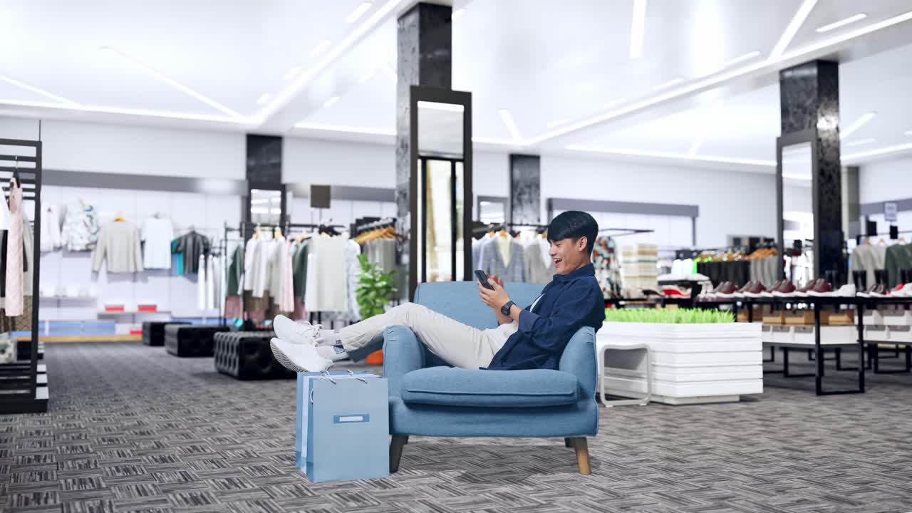 옷 가게 에서 쇼핑 하고 휴식 하는 남자