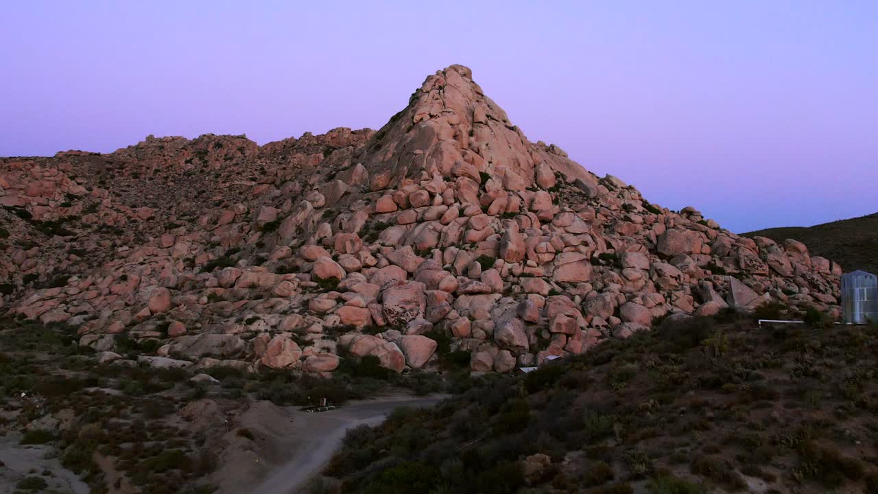 la formación rocosa del desierto de temple peak se encuentra en deanza springs en jacumba, california, justo al este de san diego, california.
