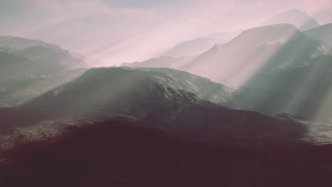 Alpenketten-Im-Morgennebel-Eingehüllt