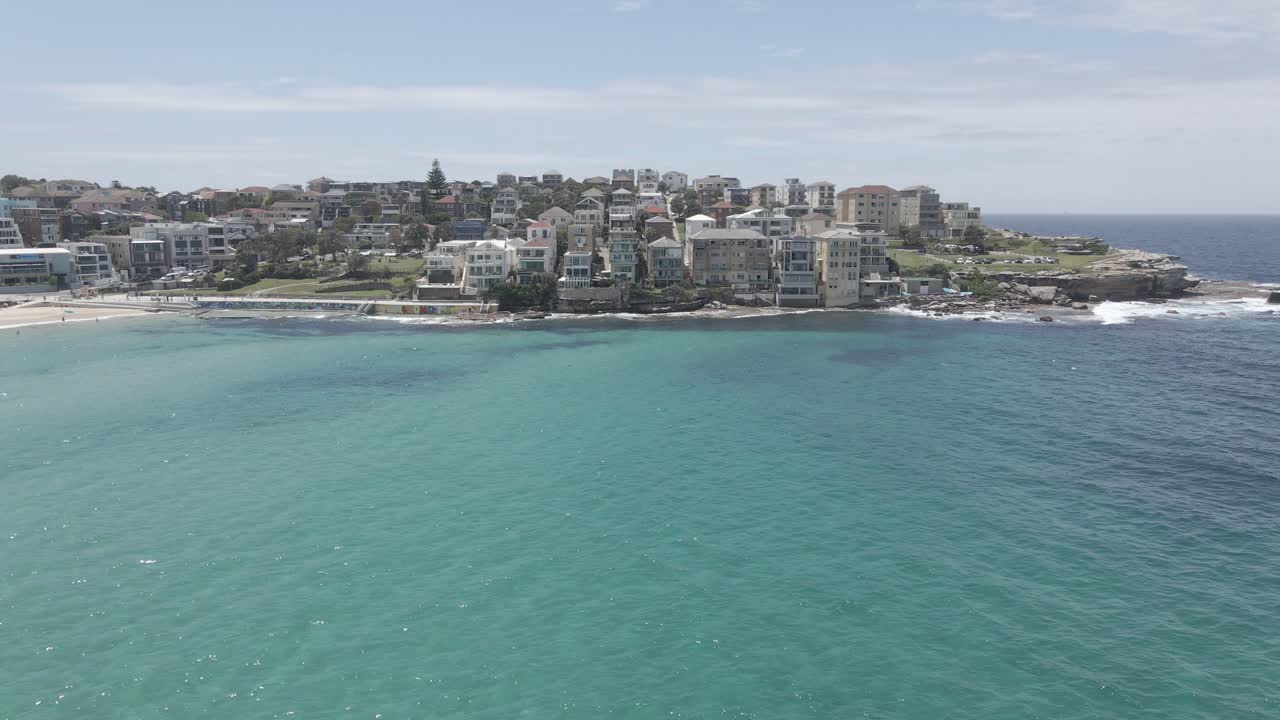 호주 뉴사우스웨일즈 북부 본다이의 벤 버클러 교외에 있는 건물의 조감도 - 본다이 베이의 북부 곶