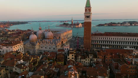 Saint-Mark's-Basilica-With-Bell-Tower-During-Sunset-In-Venice,-Italy