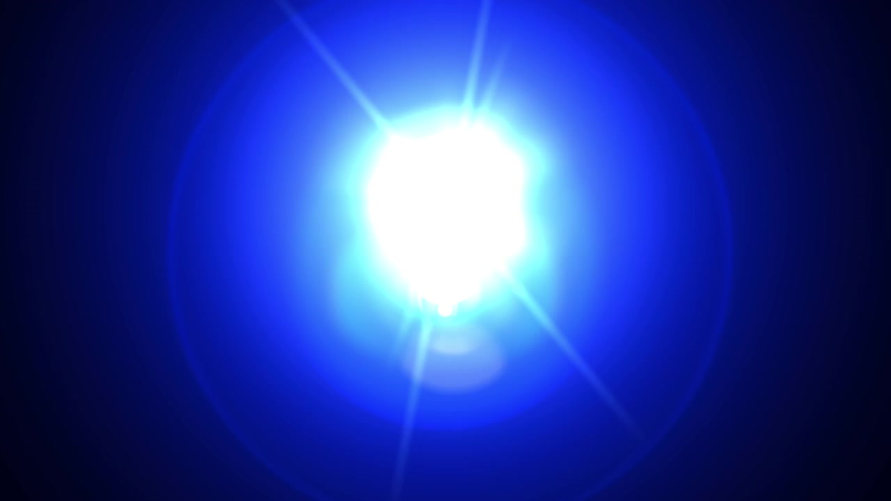 Effetto lens flare blu brillante su sfondo nero