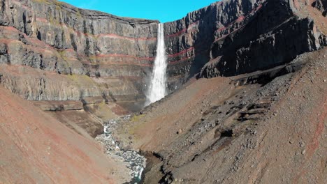 The-beautiful-waterfall-of-Hengifoss-in-East-Iceland---wide-shot