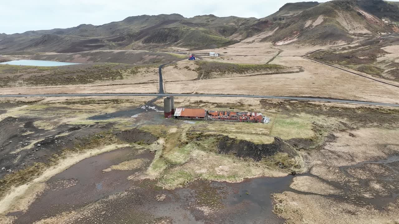 antigua granja abandonada en el área geotérmica de reykjanes en el sur de islandia