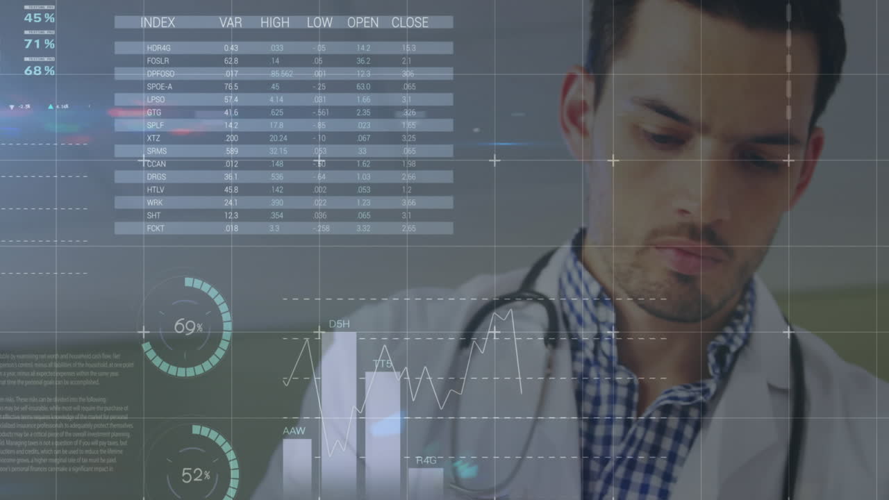animación de la interfaz infográfica sobre vista de ángulo bajo de un médico asiático leyendo un archivo en el hospital