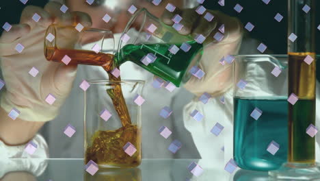 animación de filas de cubos púrpuras sobre un científico vertiendo líquido en un vaso de laboratorio
